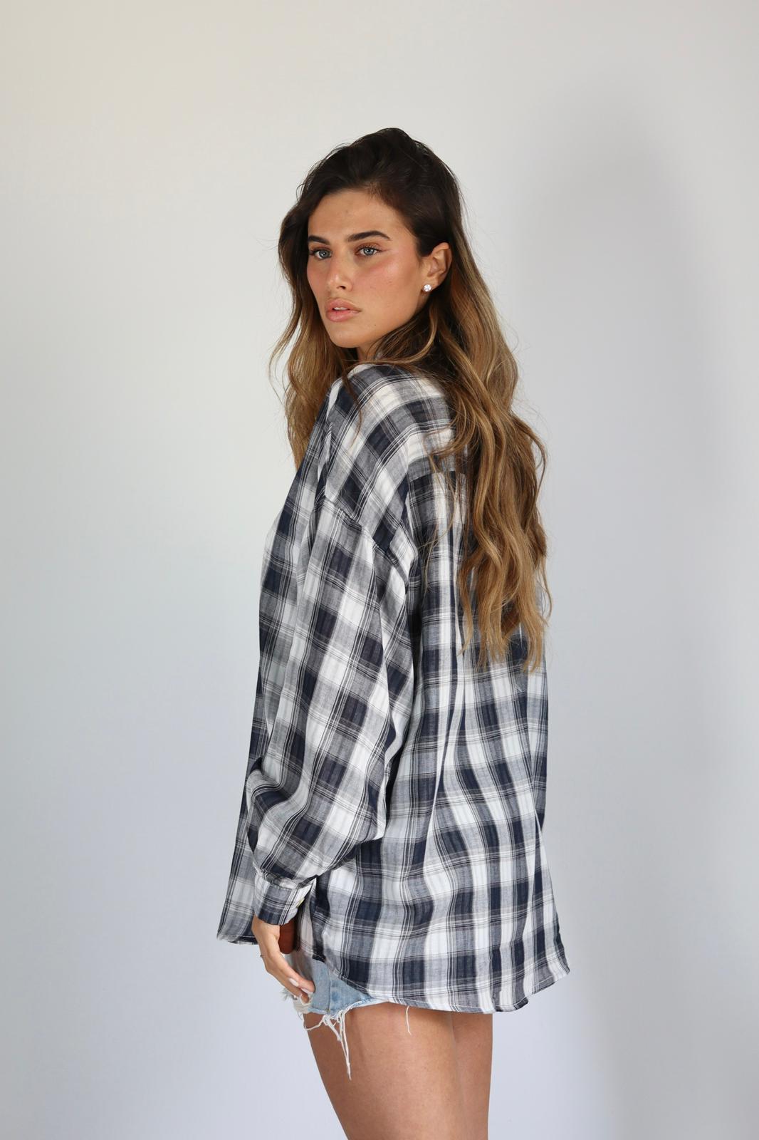 חולצת Shabi משובצת בצבע שחור בגזרת אוברסייז לנשים