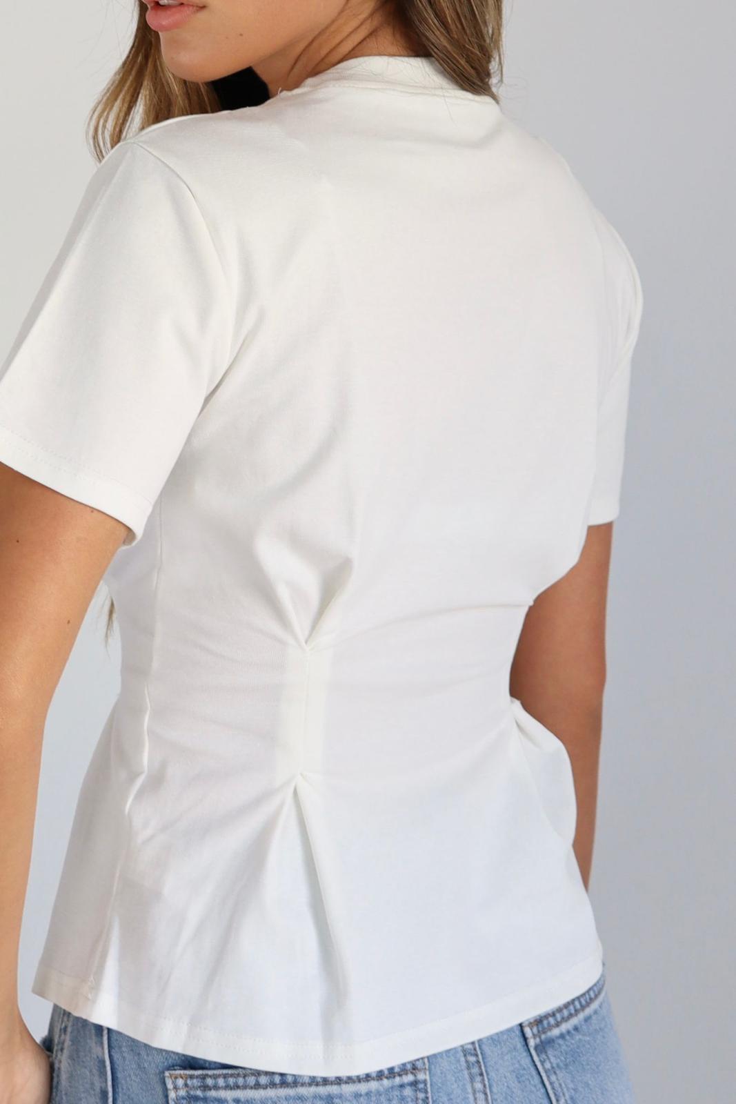 חולצת טי לנשים עם עיצוב מחמיא Tor
