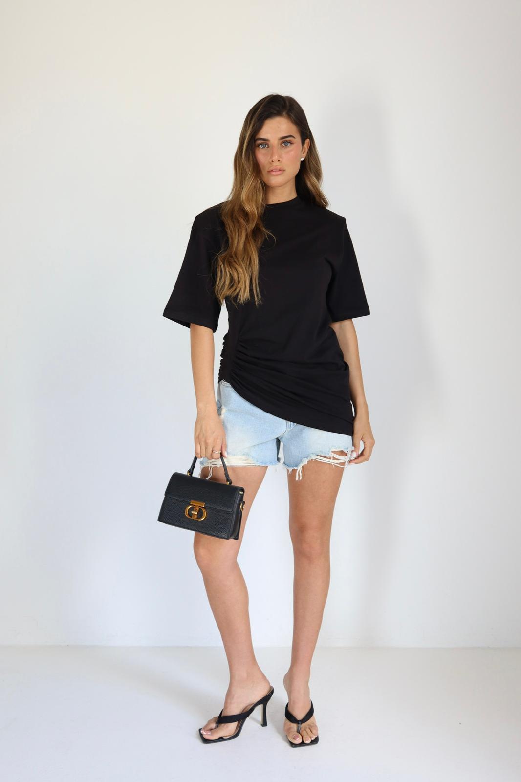 חולצת נשים Sagit עם שרוול קצר וכיווץ צד
