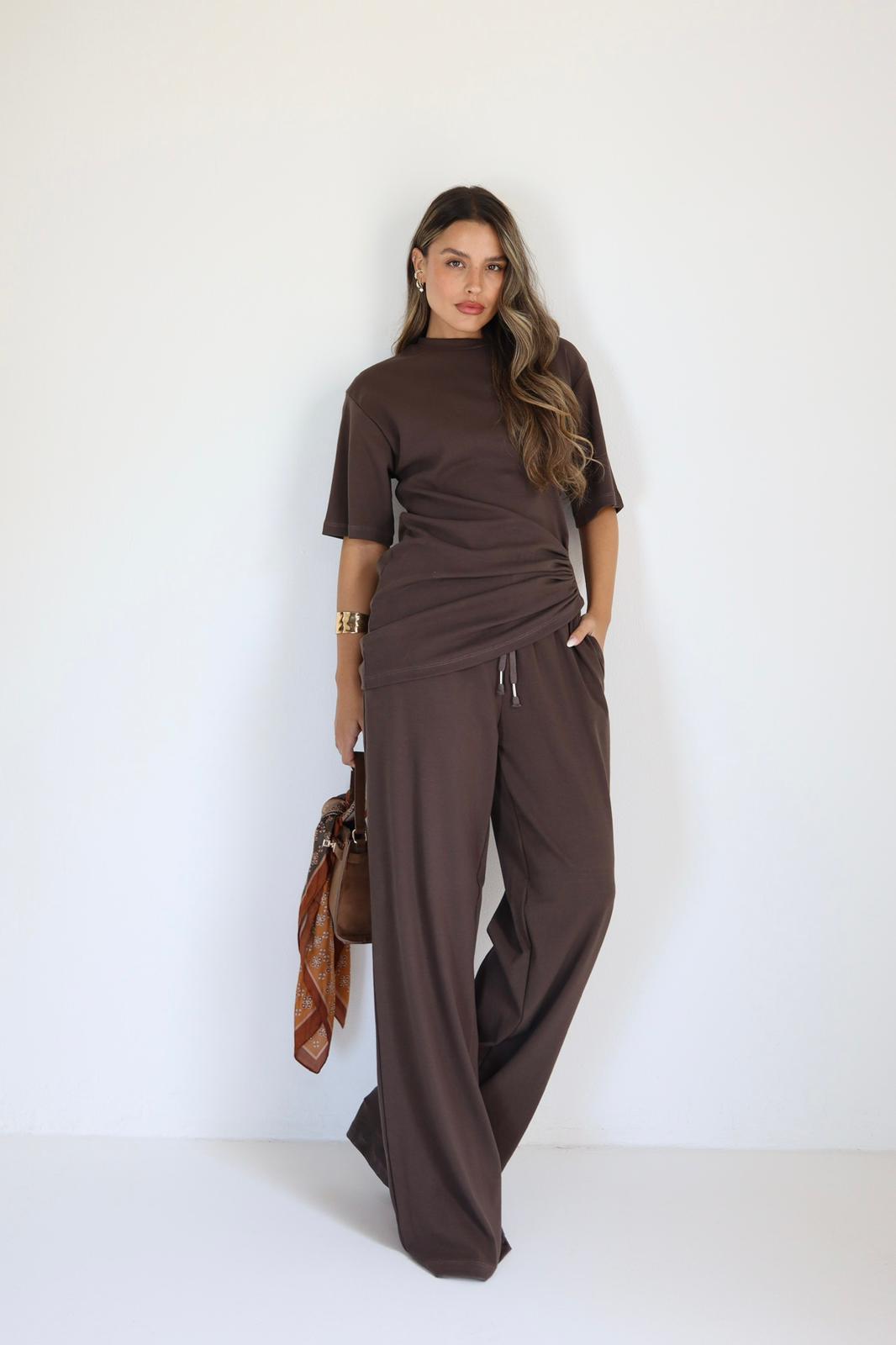 חליפת Kim בצבע חום לוק אלגנטי ונקי לנשים