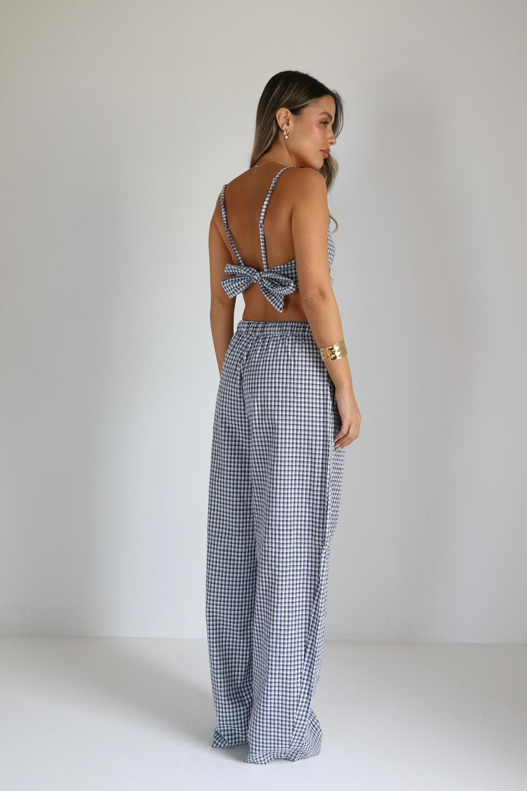 חליפת Gal מבט אחורי עם גב פתוח וקשירה