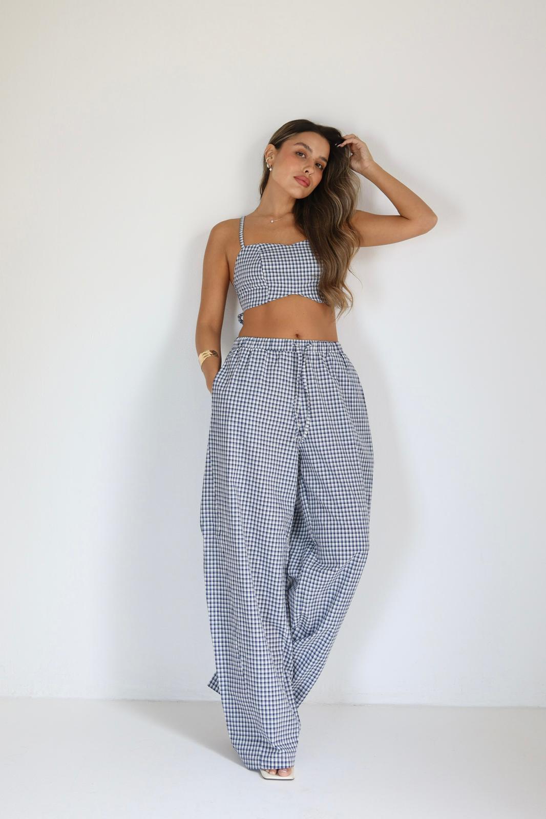 חליפת Gal משבצות עם טופ קשירה בגב ומכנס רחב