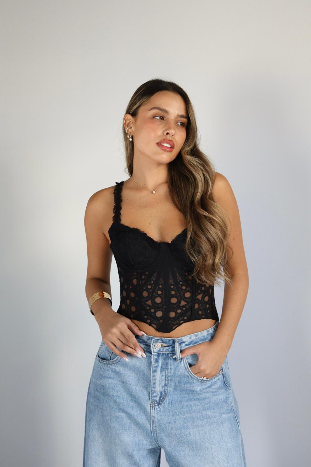 מחוך Petel לוק ערב עם ג’ינס גבוה