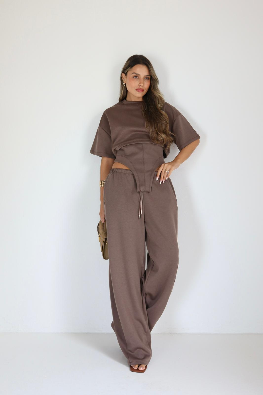 	חליפת Shely חום עם מכנס רחב