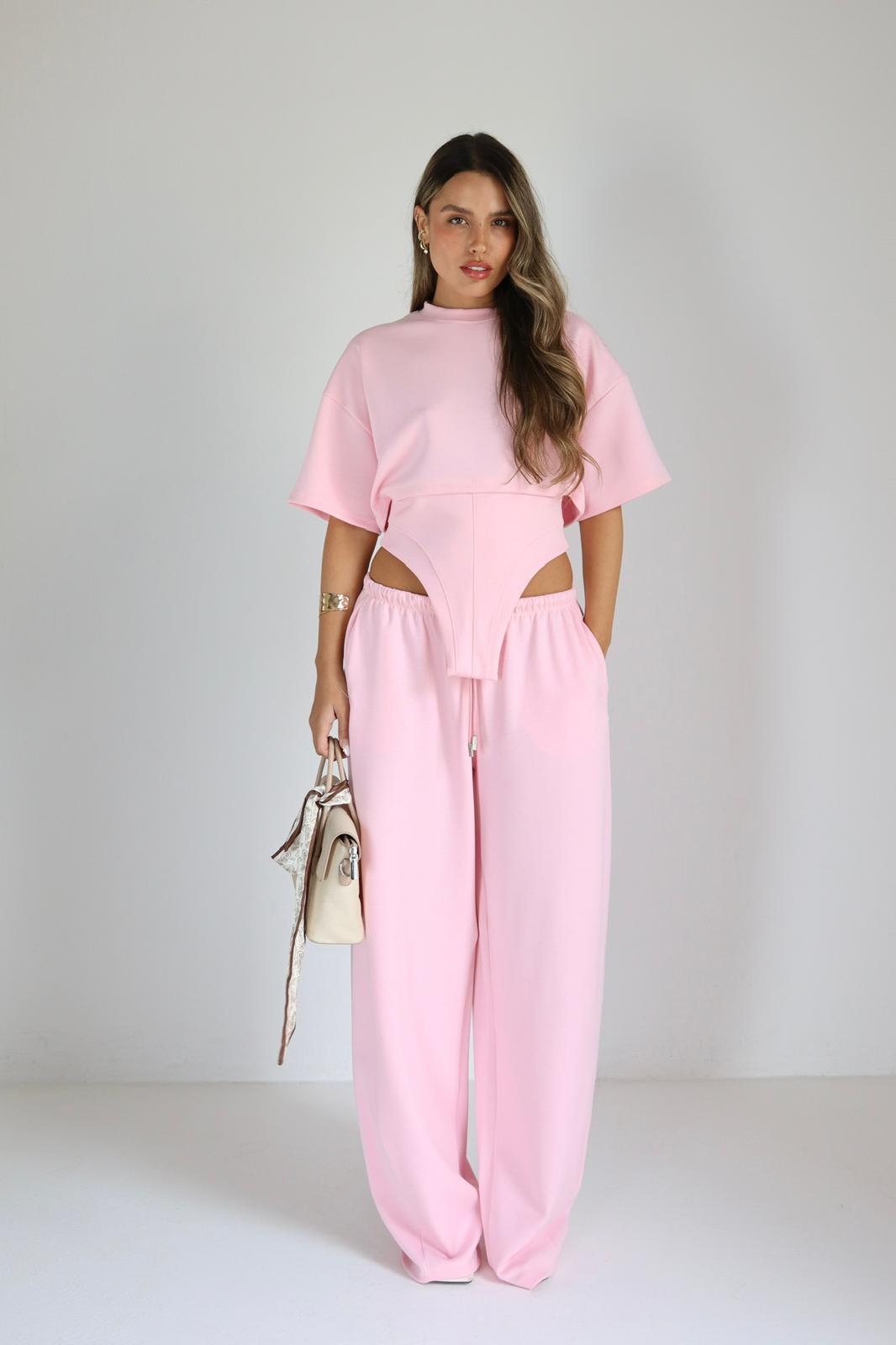 חליפת Shely ורוד עם חיתוכי צד