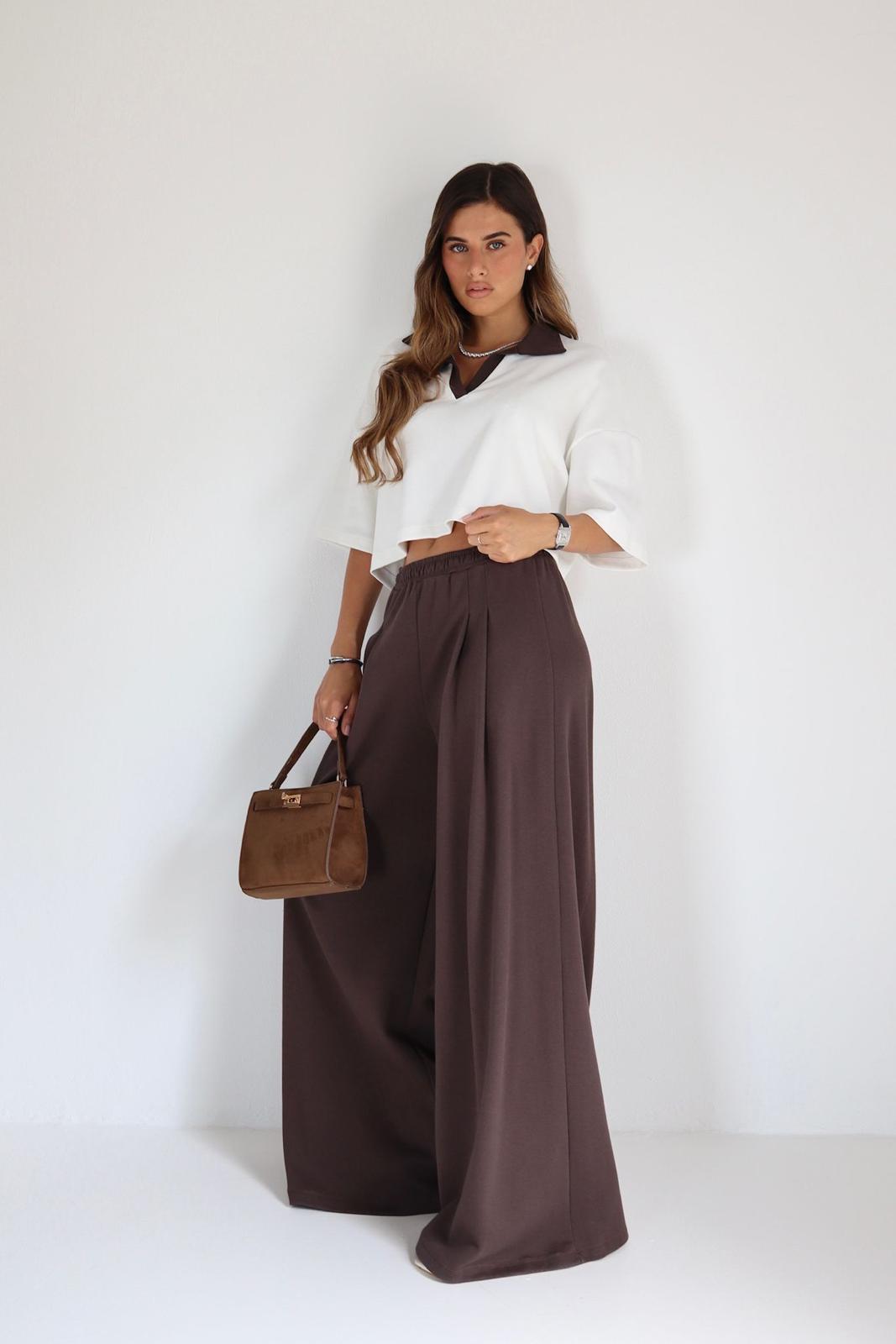 חליפה עם טופ קרופ ומכנס גבוה