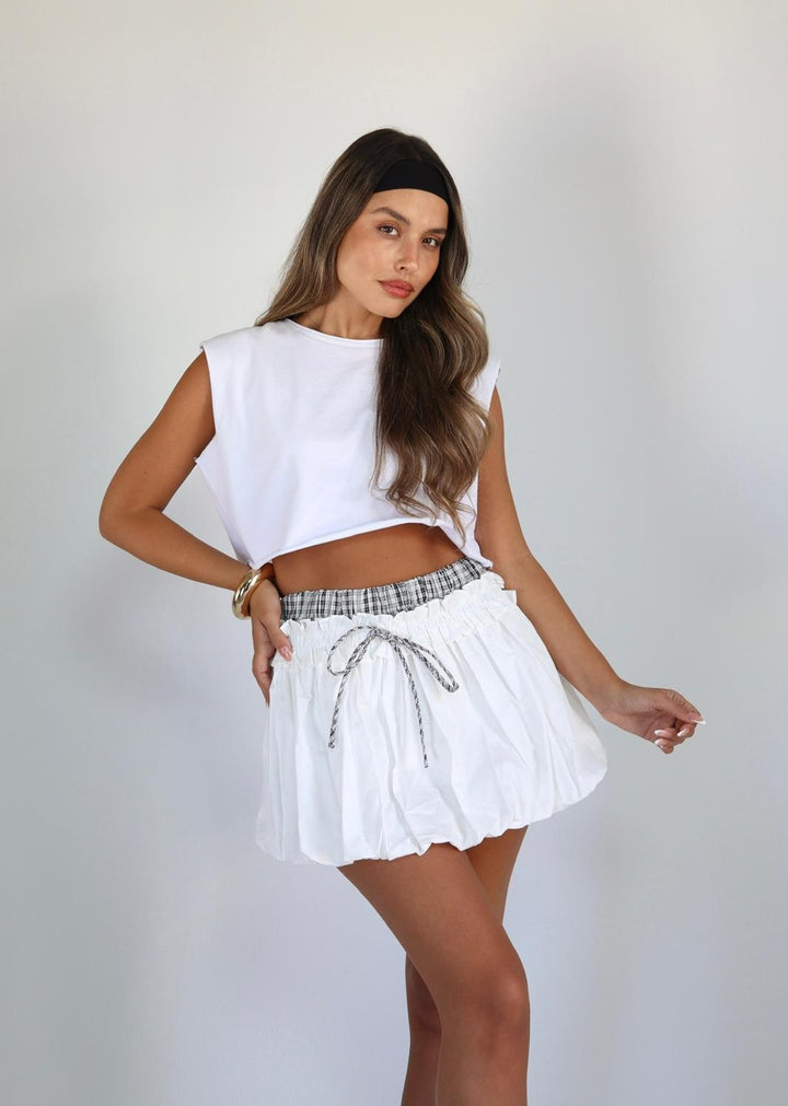 חצאית Shirley לבנה עם קשירת שרוך במותן