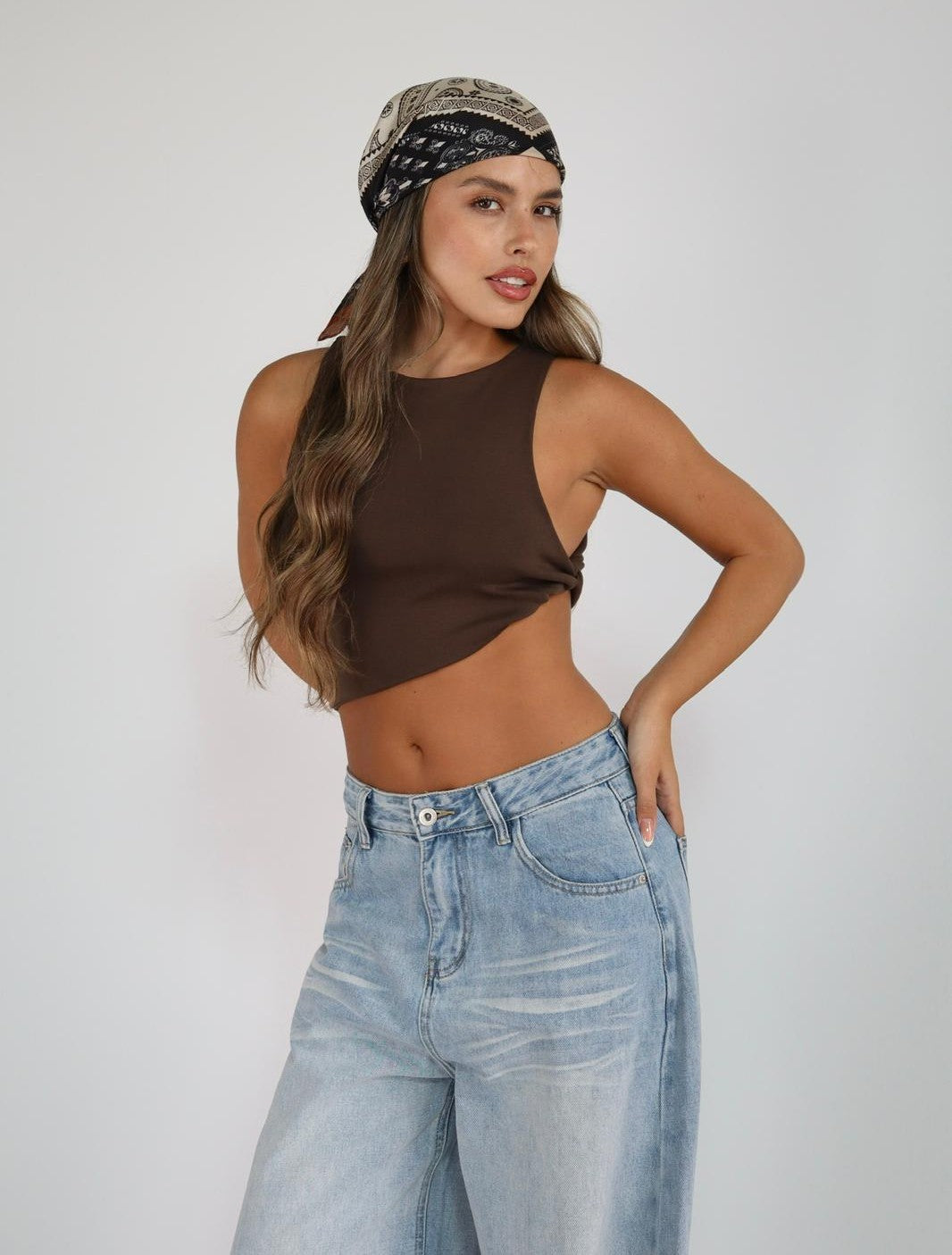 טופ Seli חום עם קשירת צ