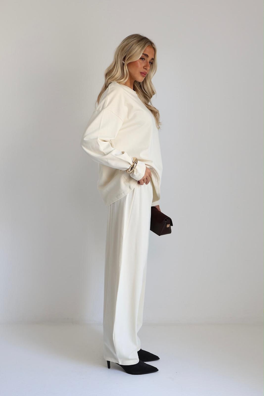 חליפת Metri שמנת בגזרה רחבה – 52 fifty two
