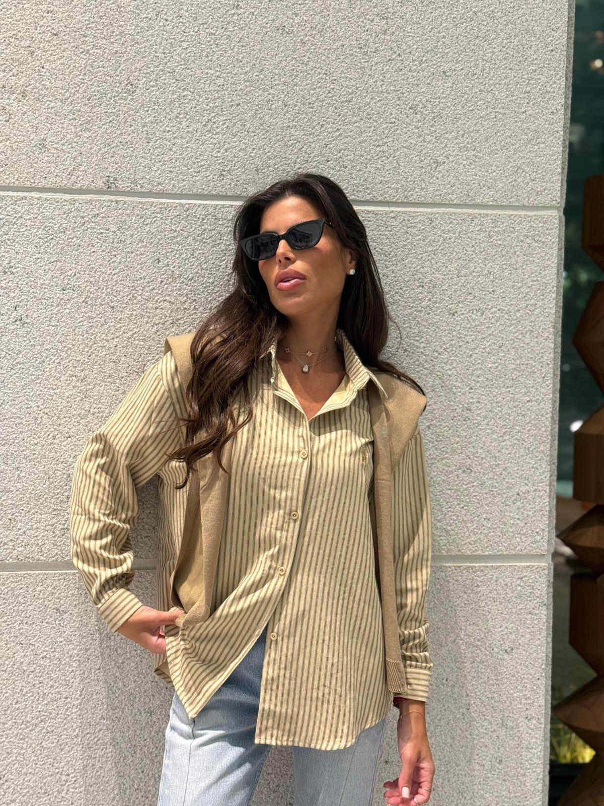 חולצת Liza סטייל קלאסי יומי