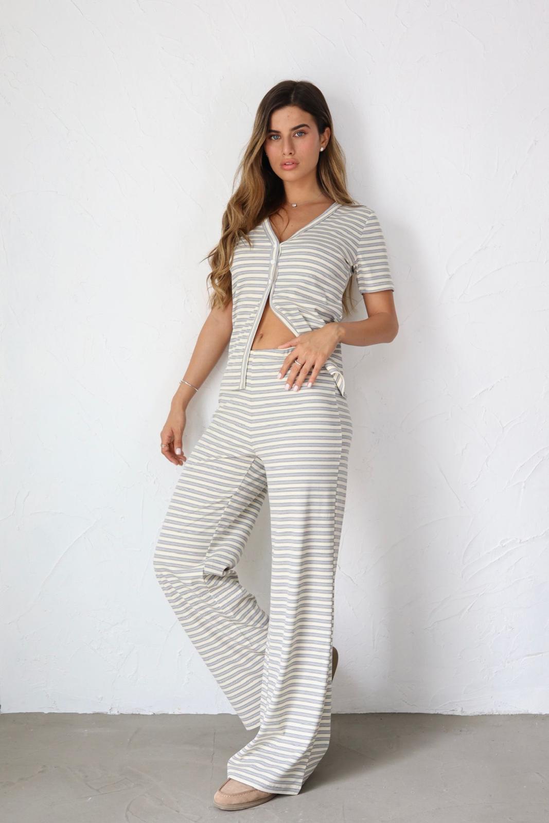 חליפת Nensi מבט מלא גזרה מחמיאה עם פסים