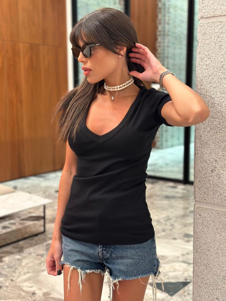 חולצה MIA וי