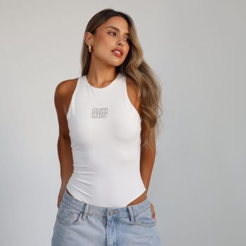 בגד גוף MIU – הלוק המנצח של הקיץ ☀️
מחטב, נעים, ומהמם ברמות שלא צריך להסביר 💣
בשחור או בלבן – הבחירה שלך, המחמאות עלינו.
זמין עכשיו באתר שלנו >>

#בגד_גוף #סטייל_נשי #קולקציה_חדשה #52fiftytwo #שופינג_אונליין #הכי_שיק #קנייה_מהירה #מה_הבנות_לובשות #musthave #summerstyle