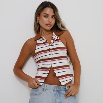 ⁨ שימי לב לזה – הגופייה הכי מדוברת של העונה 😍
גופיית Stripe בגזרת קולר מחמיאה, בד נמתח ונעים, ודוגמת פסים שיקית בול ליום-יום או ליציאה.
קיימת ב-3 צבעים היסטריים – ואת לגמרי הולכת להתאהב!

📲 לרכישה מהירה באתר >> 52fiftytwo.co.il
📦 משלוח מהיר עד הבית!

#גופייתStripe #52fiftytwo #בייסיקשיק #קולקציהחדשה #שופינגאונליין #גופיהמחמיאה #summerlook #onlinefashion #סטייללקיץ #קונותבסטייל⁩