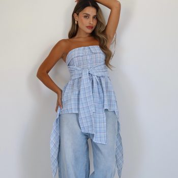 🌸 סטייל קייצי קליל ובלתי נשכח!
3 צבעים של שלמות – ואת רק צריכה לבחור את האחד שלך.
הגזרה המחמיאה, הקשירה המוגזמת והוויב הקליל – מושלם לכל לוק!

👖 מתאים גם עם ג׳ינס, גם עם חצאית – ואת תמיד זוהרת.
כבר עכשיו באתר 👉 52fiftytwo.co.il

💥 הכמות מוגבלת – אל תגידי לא ידעת!

#52fiftytwo #קנייה_אונליין #שופינג_באתר #אופנה_לקיץ #סטייל_שולח_אלייך #מותג_אופנה_ישראלי #onlineshopping #summerstyle #fashiontrend #fashionisrael