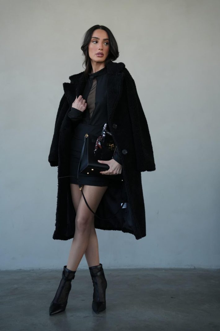 מעיל טד פרווה ארוך לנשים בגזרה מחמיאה