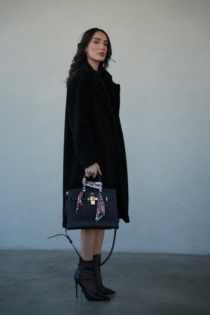 מעיל טד פרווה ארוך לנשים בגזרה מחמיאה