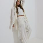 חליפת Nova עם טופ קרופ, קרדיגן ומכנס ארוך רחב לנשים