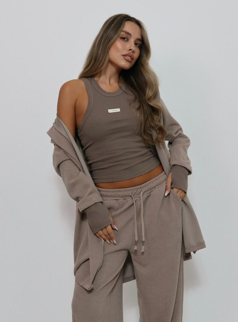 חליפת Nova עם טופ קרופ, קרדיגן ומכנס ארוך רחב לנשים