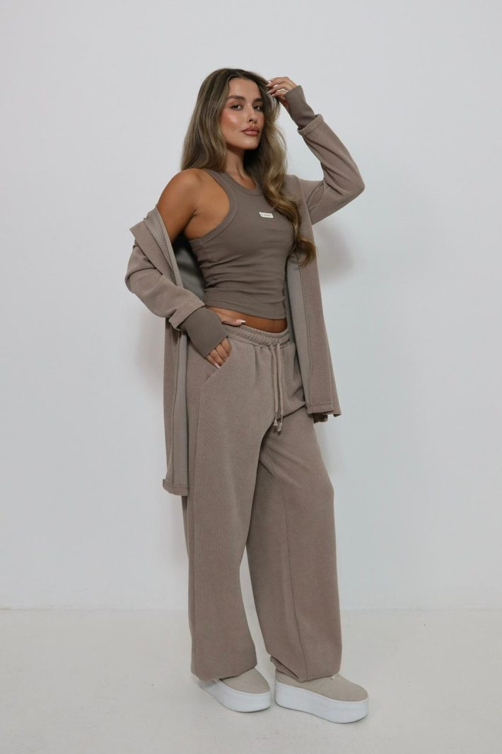 חליפת Nova עם טופ קרופ, קרדיגן ומכנס ארוך רחב לנשים