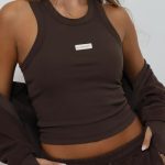 חליפת Nova עם טופ קרופ, קרדיגן ומכנס ארוך רחב לנשים