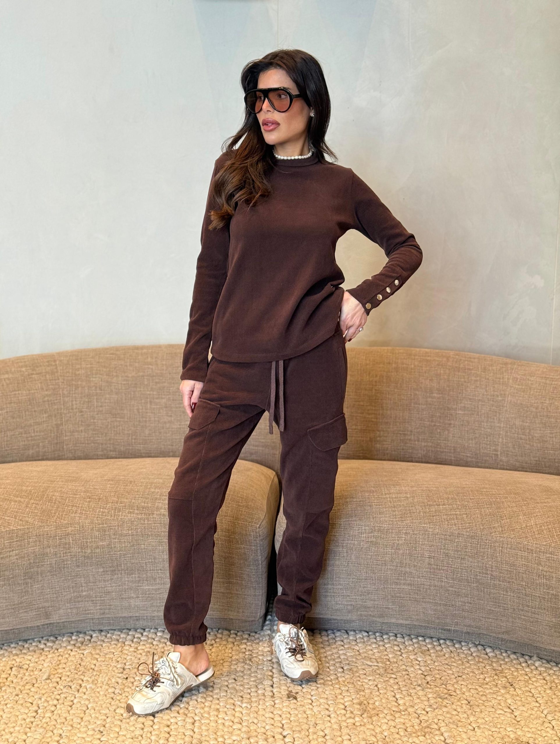 חליפת Elinor לנשים עם חולצה ארוכה ומכנס גומי