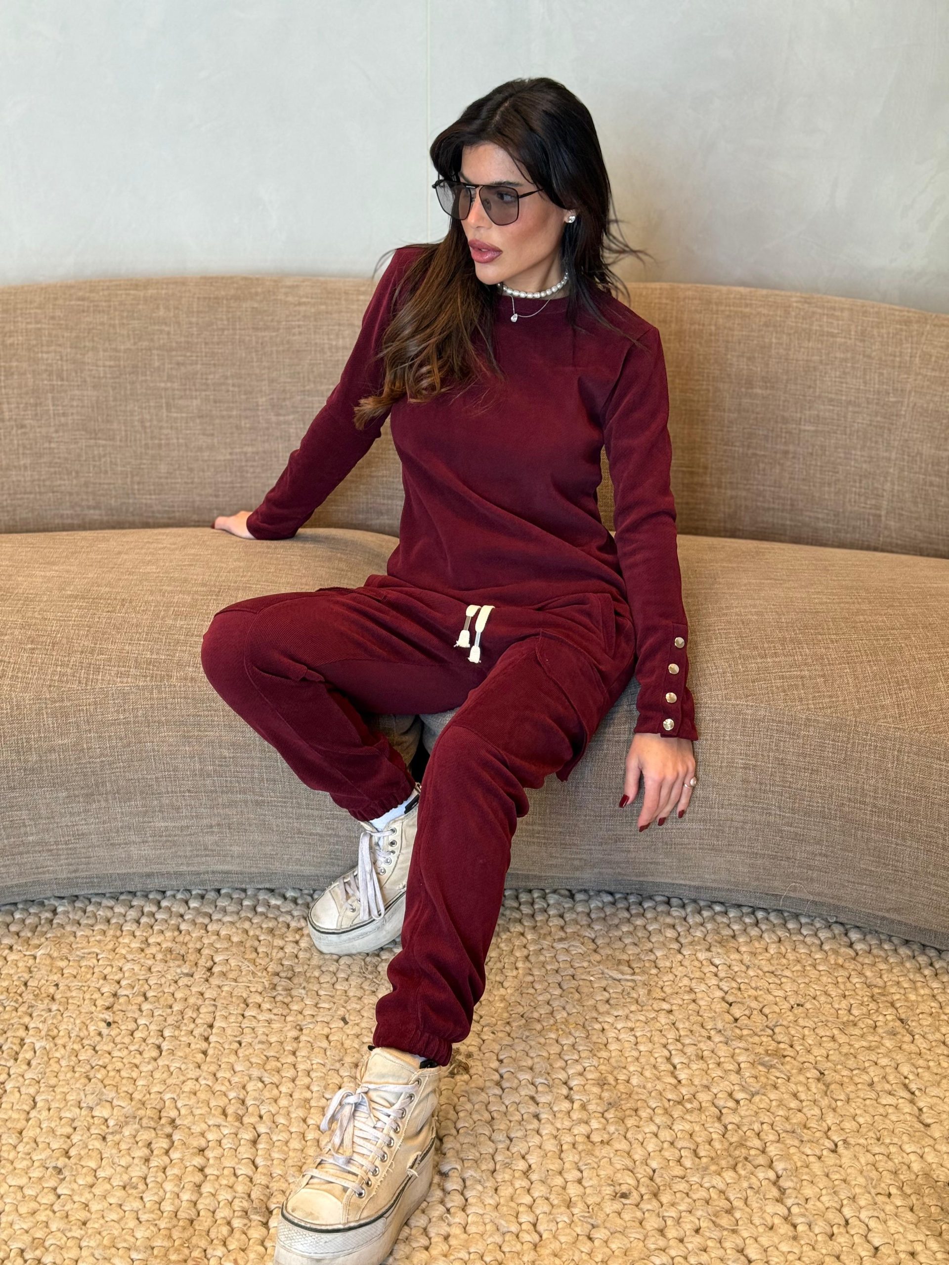 חליפת Elinor לנשים עם חולצה ארוכה ומכנס גומי