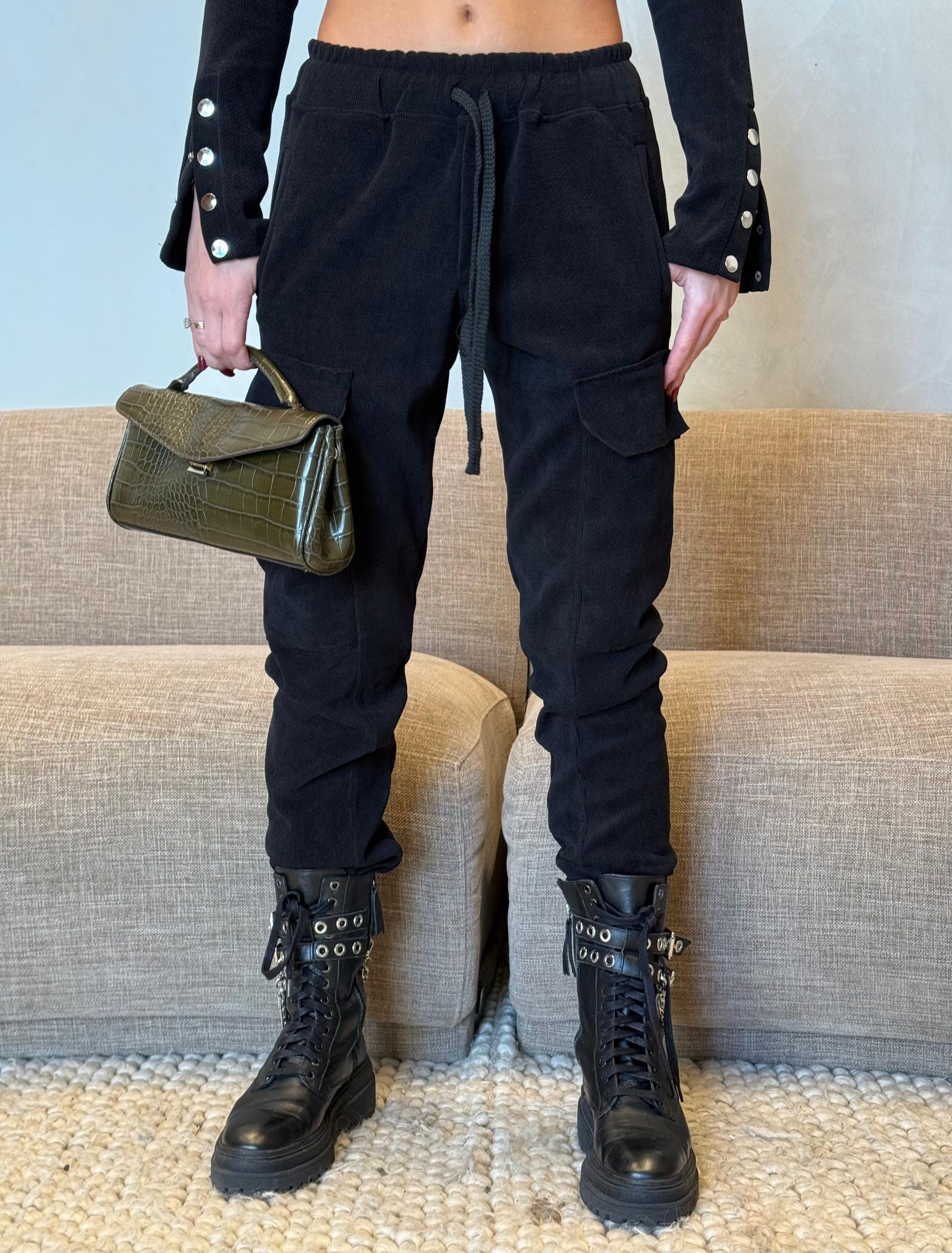 חליפת Elinor לנשים עם חולצה ארוכה ומכנס גומי