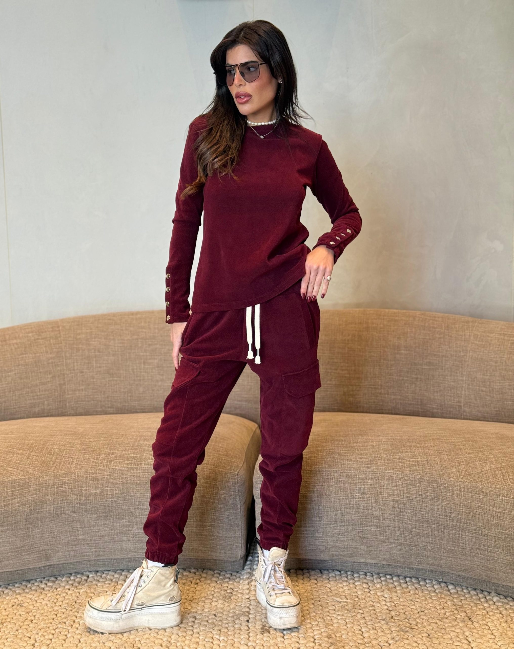 חליפת Elinor לנשים עם חולצה ארוכה ומכנס גומי