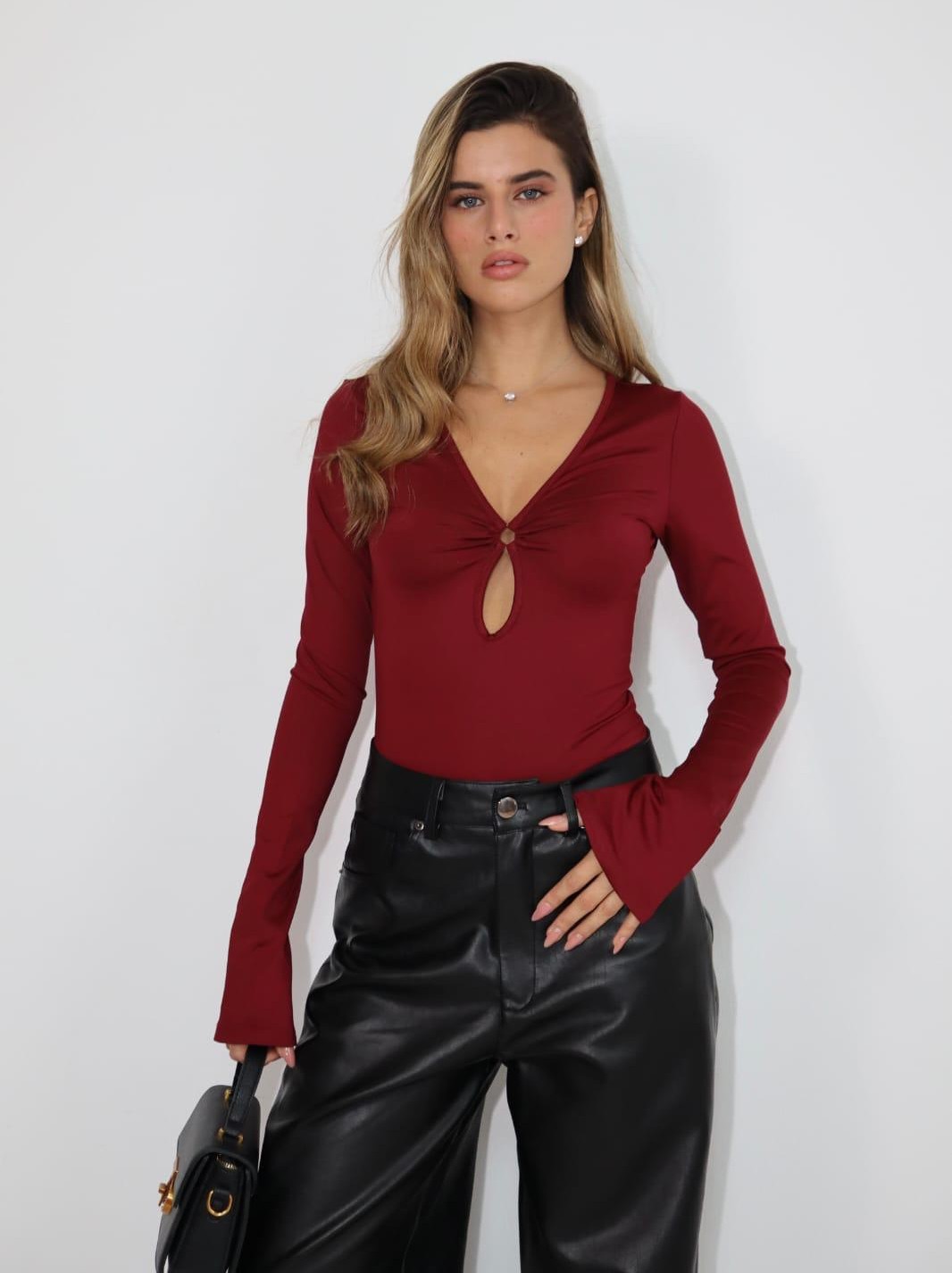 בגד גוף Yael לנשים עם מחשוף טיפה ושרוול מתרחב