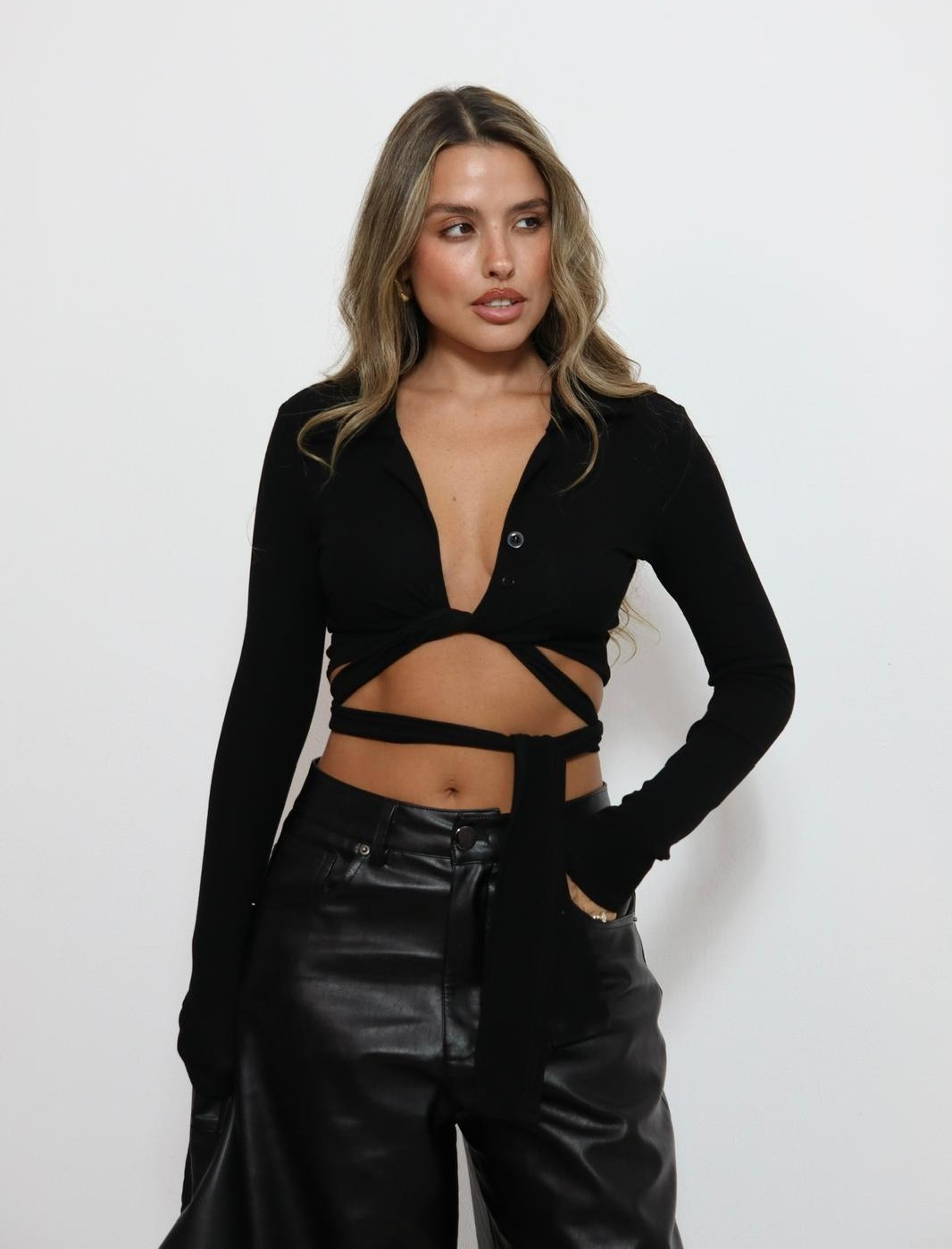 חולצת טופ קשירה לנשים