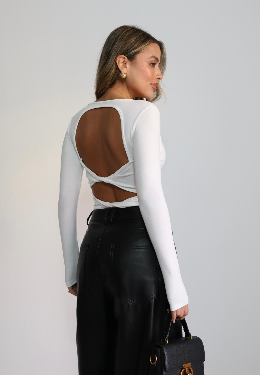 חולצת Lis – חולצת גב פתוח לנשים