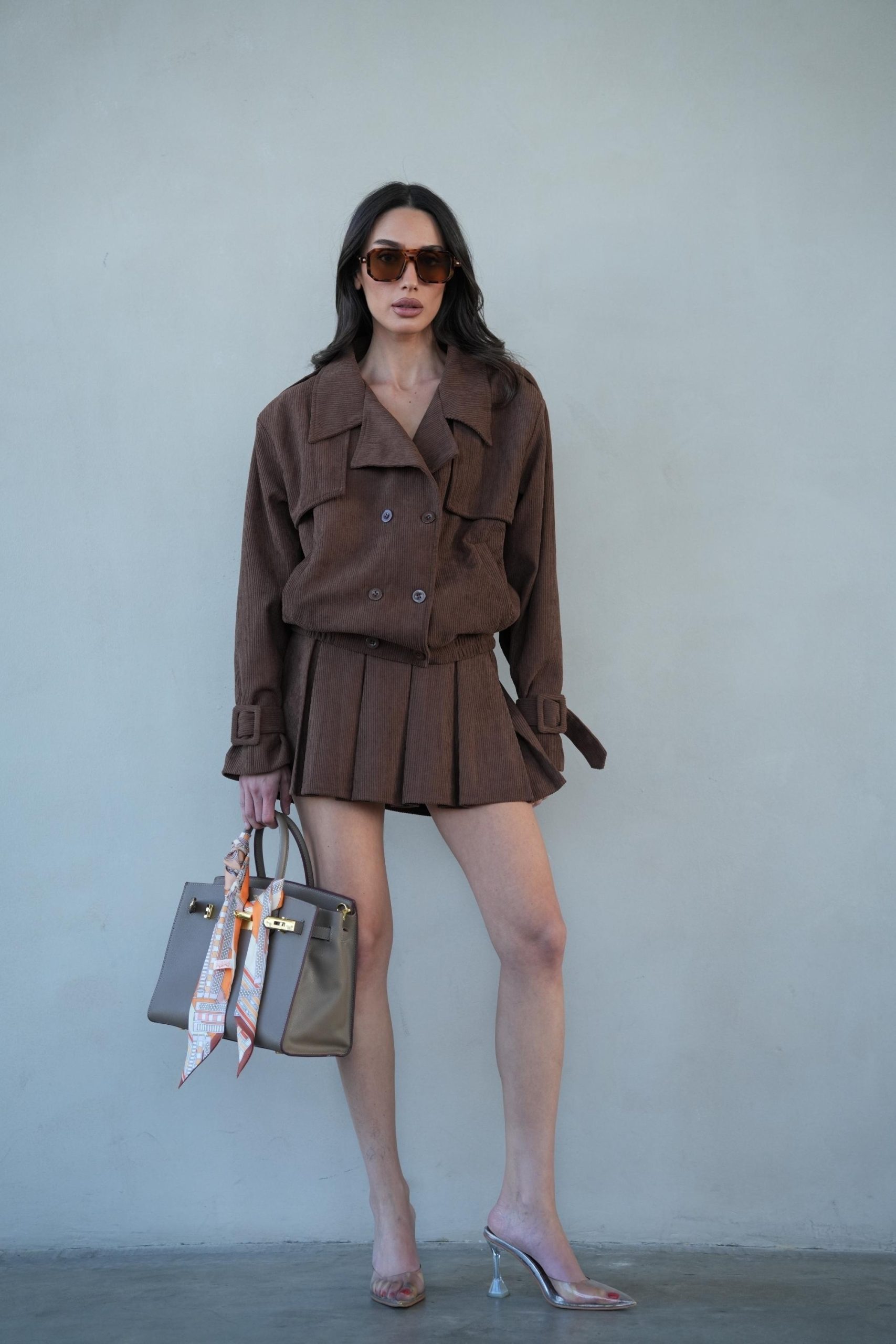 חליפת Kadir ז׳קט מחויט וחצאית קפלים