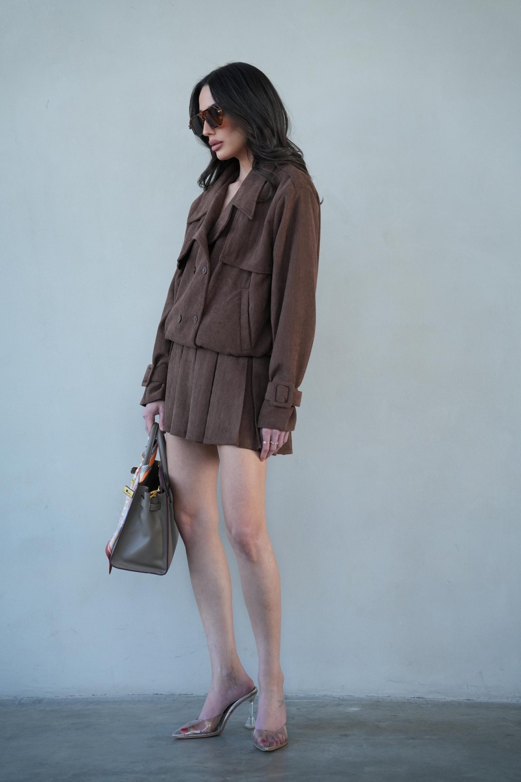 חליפת Kadir ז׳קט מחויט וחצאית קפלים