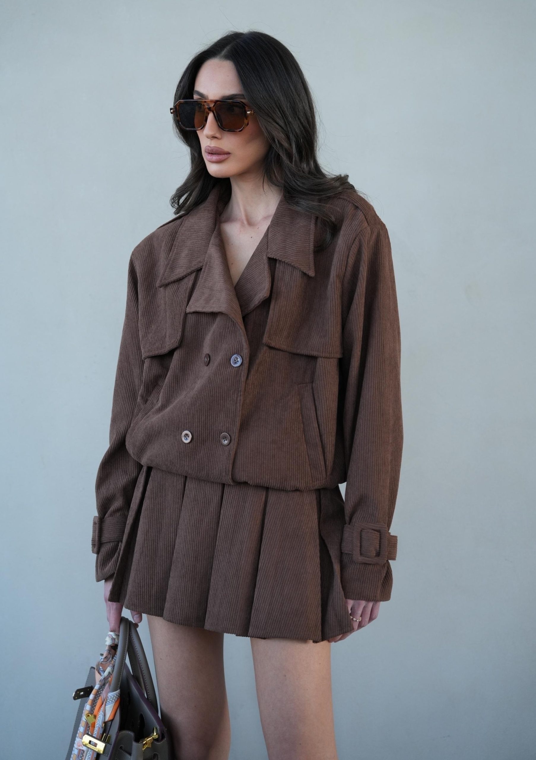 חליפת Kadir ז׳קט מחויט וחצאית קפלים