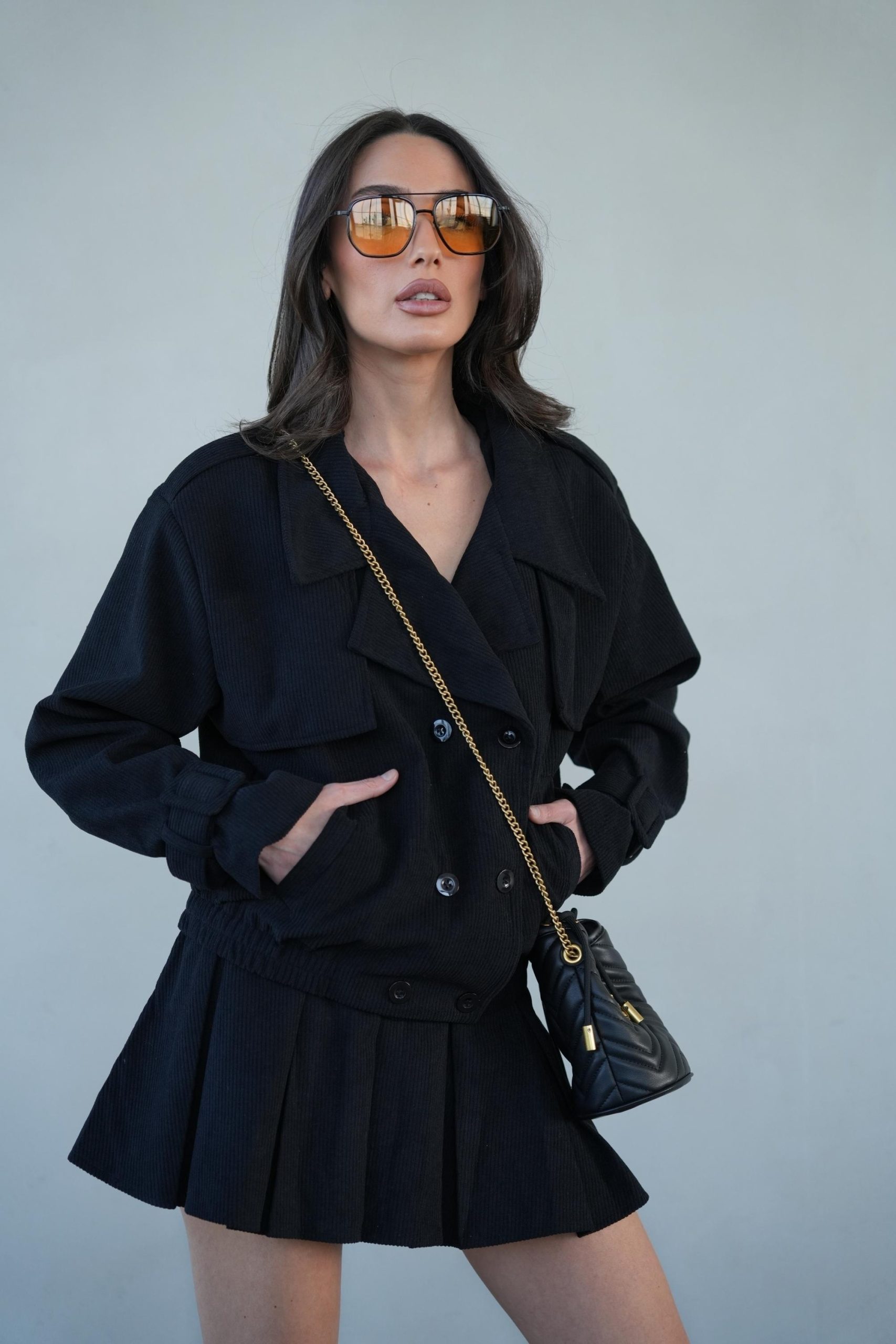 חליפת Kadir ז׳קט מחויט וחצאית קפלים