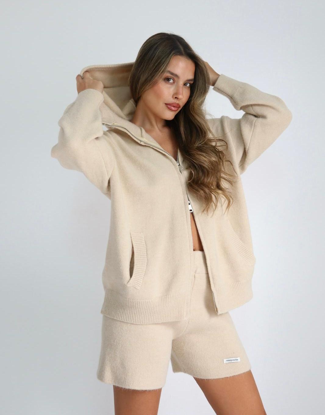 חליפת Ahava – סט קפוצ’ון סריג עם שורט