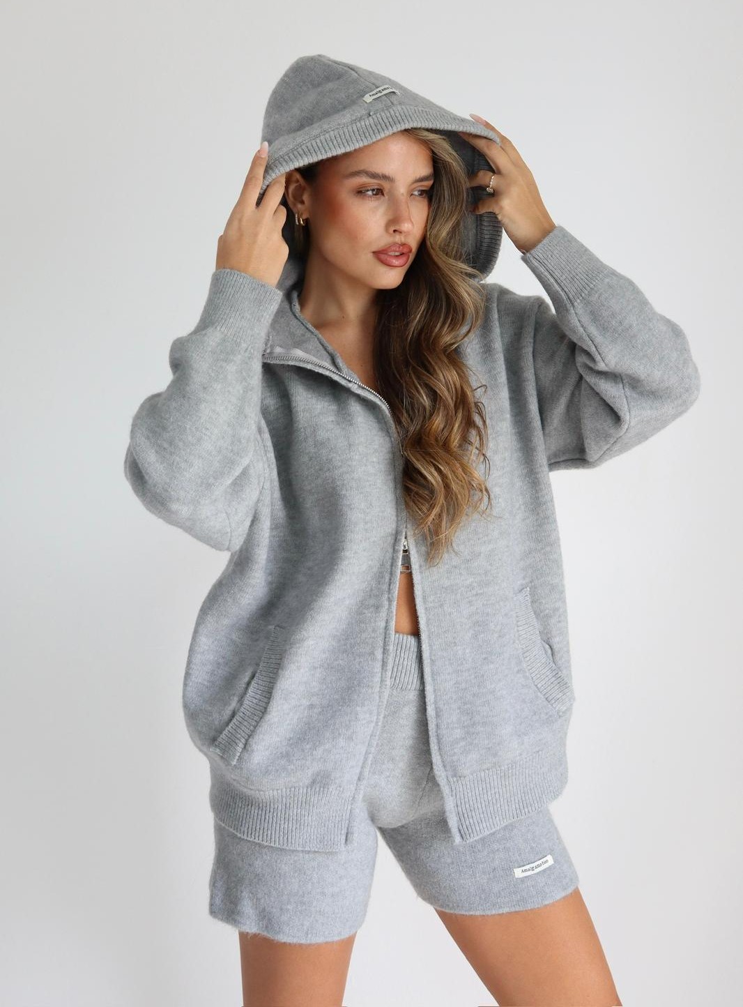 חליפת Ahava – סט קפוצ’ון סריג עם שורט