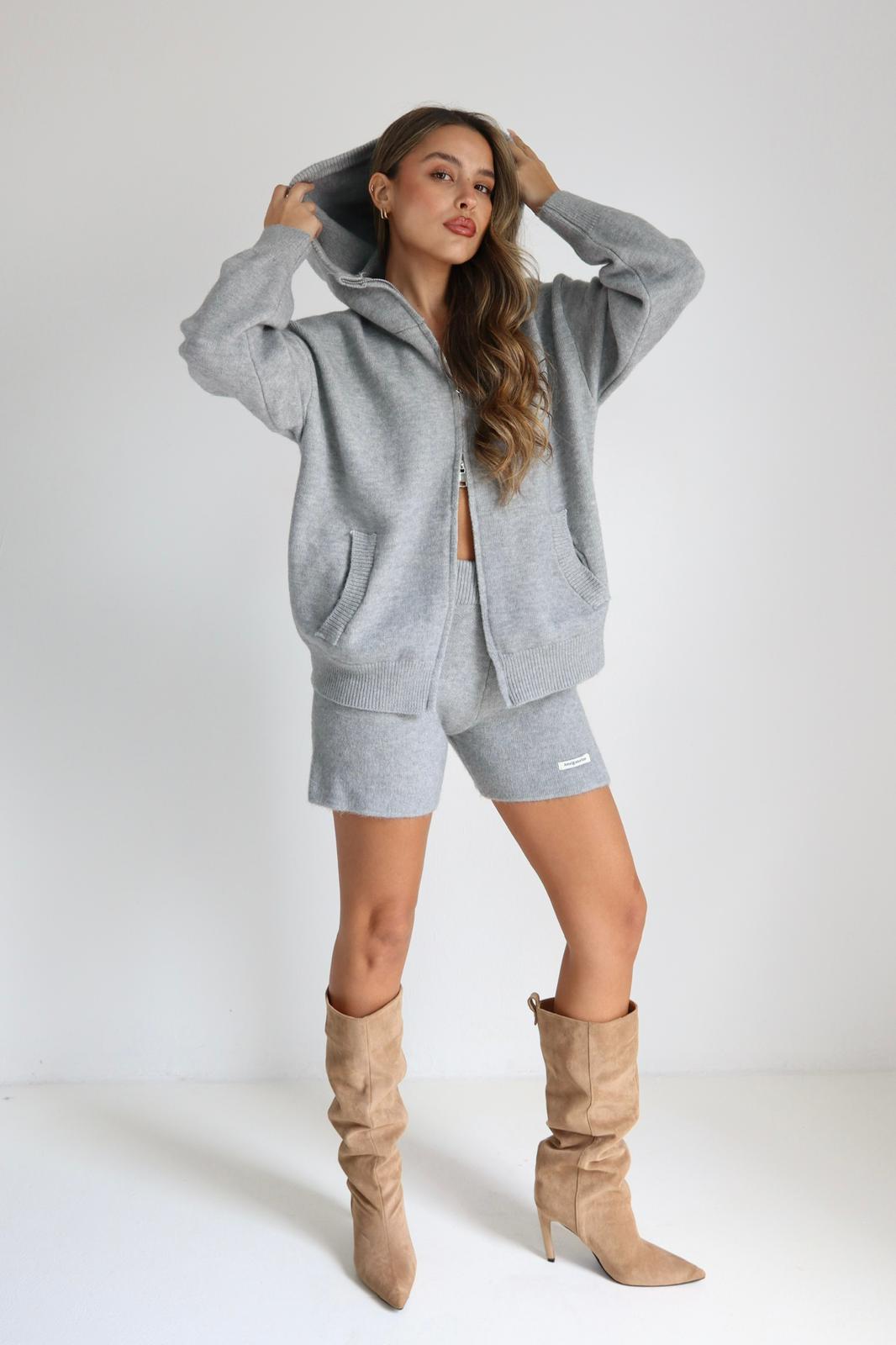 חליפת Ahava – סט קפוצ’ון סריג עם שורט