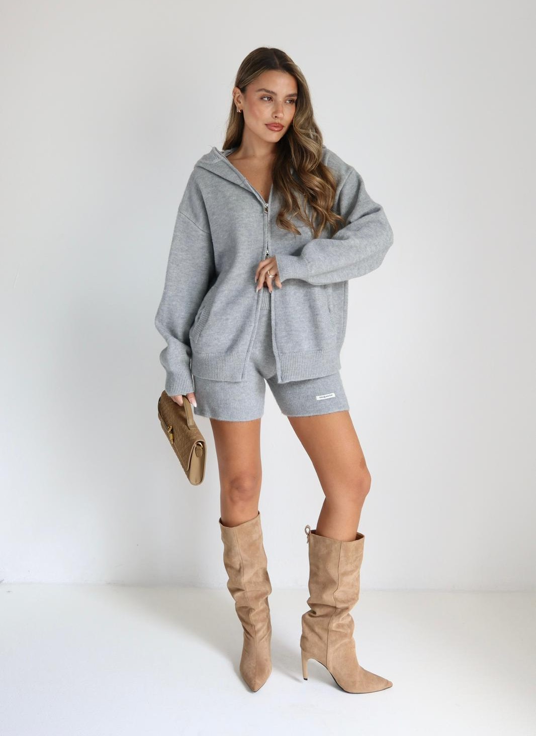 חליפת Ahava – סט קפוצ’ון סריג עם שורט