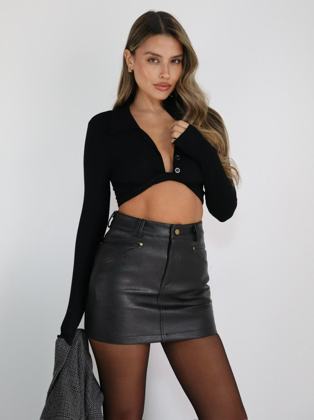 חצאית עור לנשים